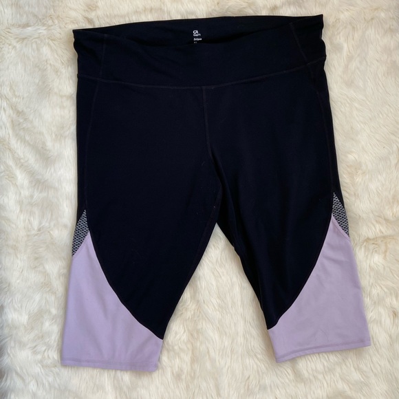 GapFit Eclipse Black Crop Capri Legging - Picture 1 of 5